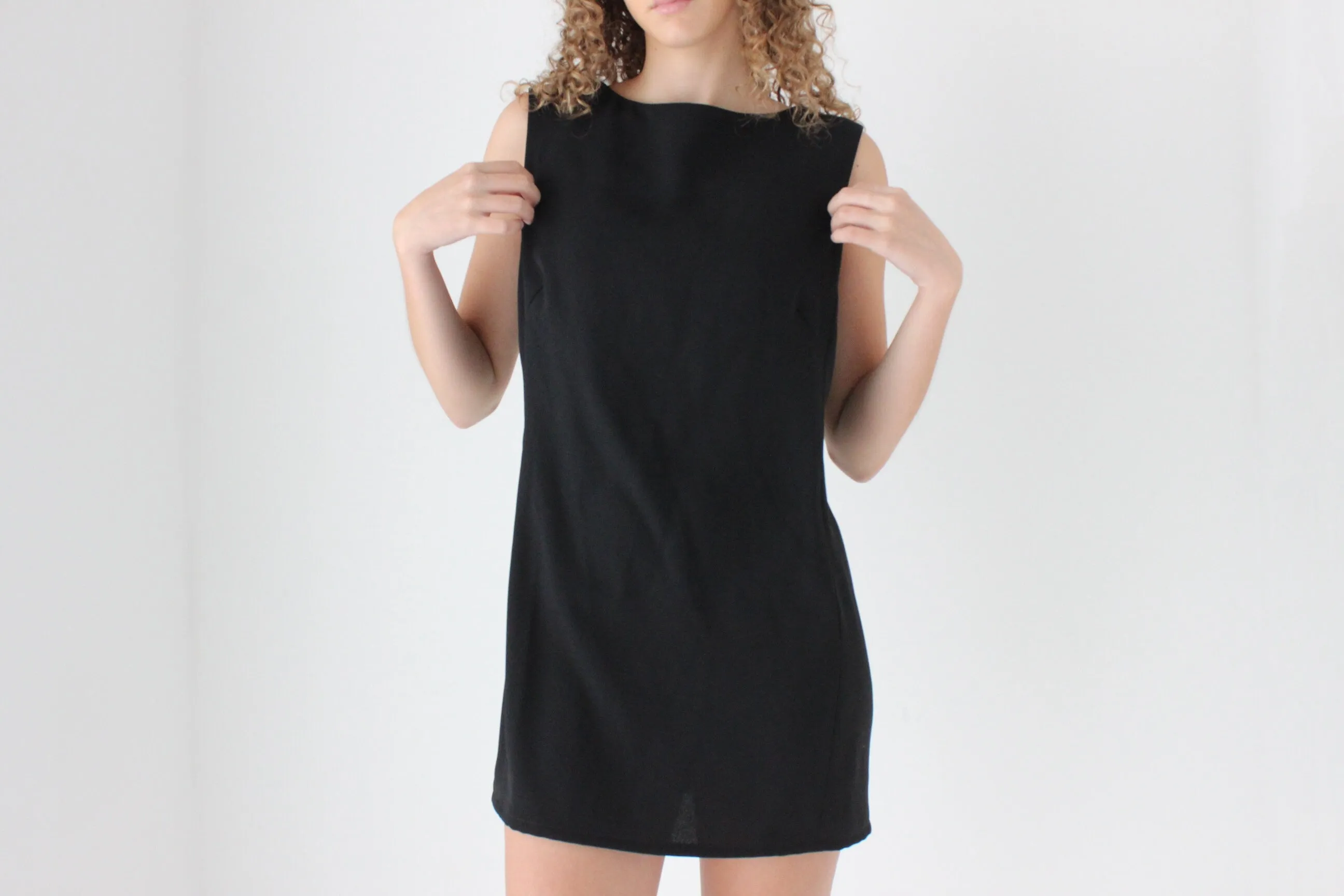 90s Simple & Chic Black Crepe Shift