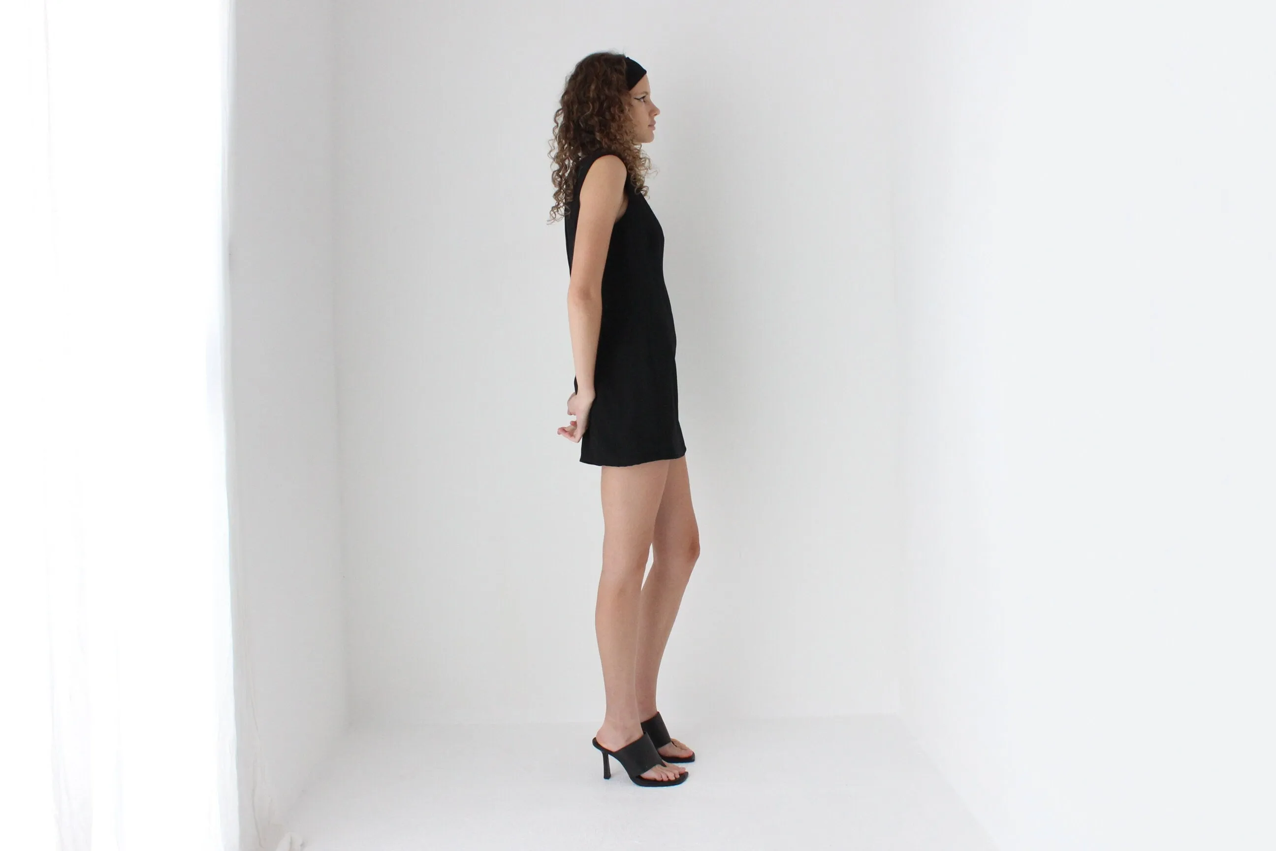 90s Simple & Chic Black Crepe Shift