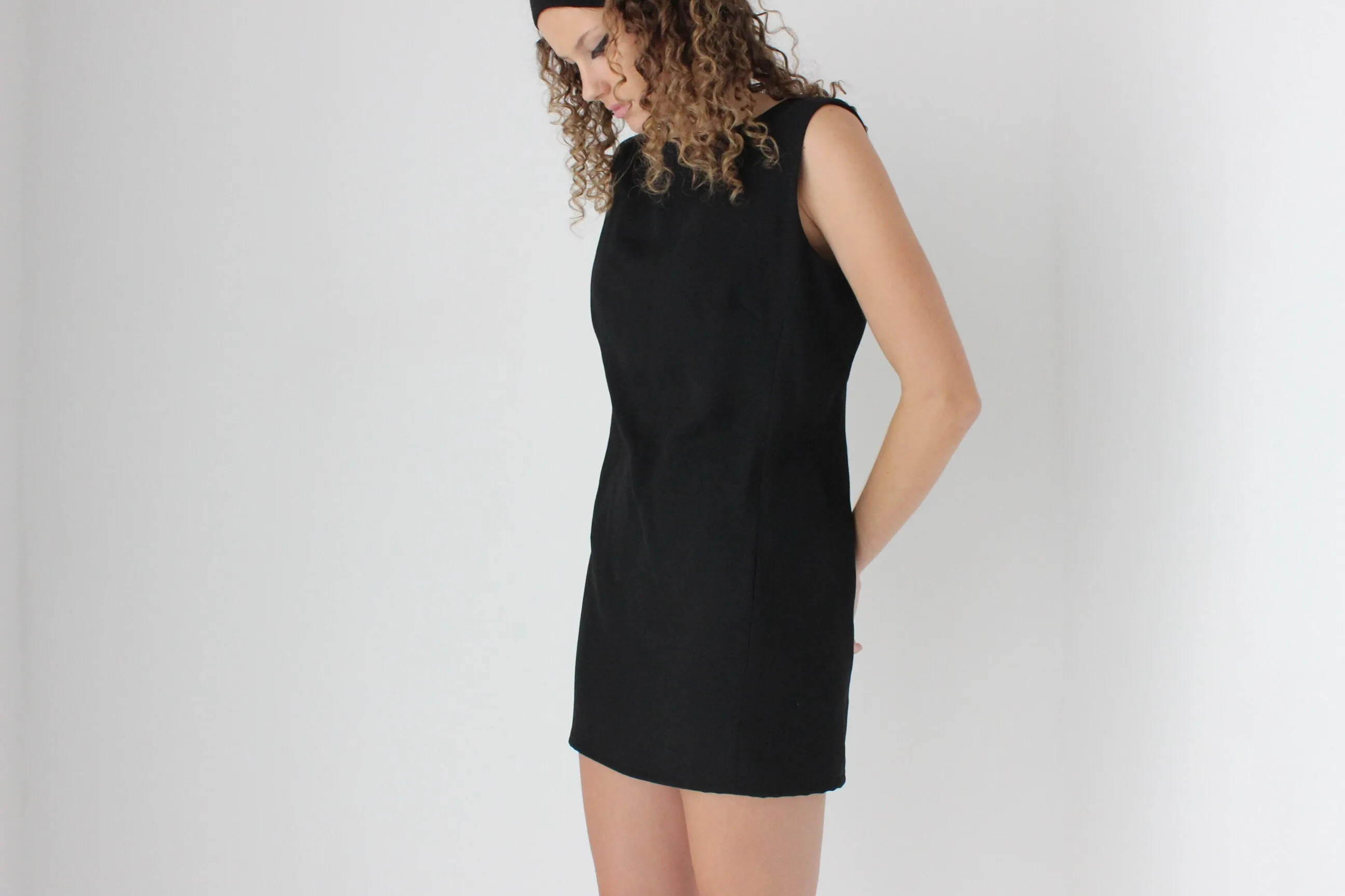 90s Simple & Chic Black Crepe Shift