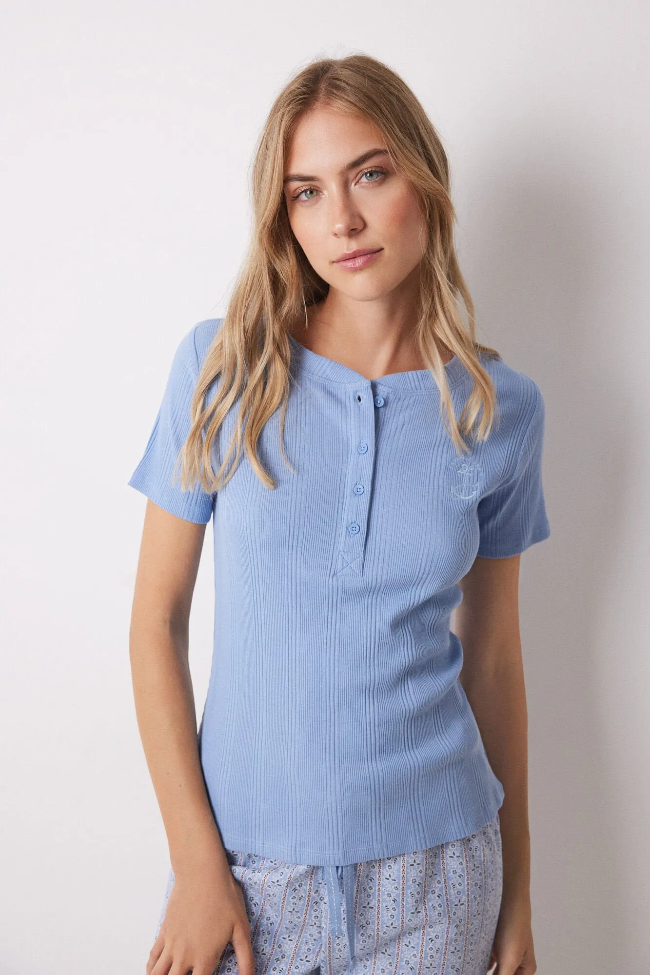 Blue short-sleeved cotton top