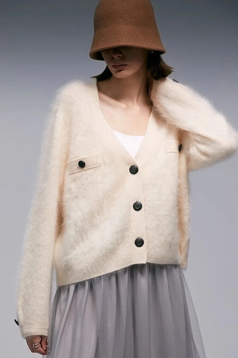 Chunky Brushed Cashmere V-Neck Cardigan with Decorative Pockets