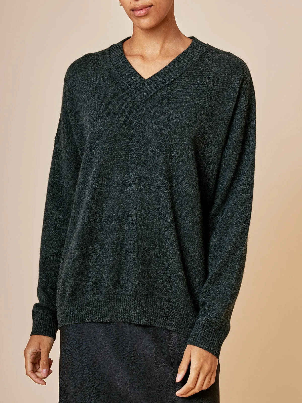 Coachella Long V Jumper – Charcoal