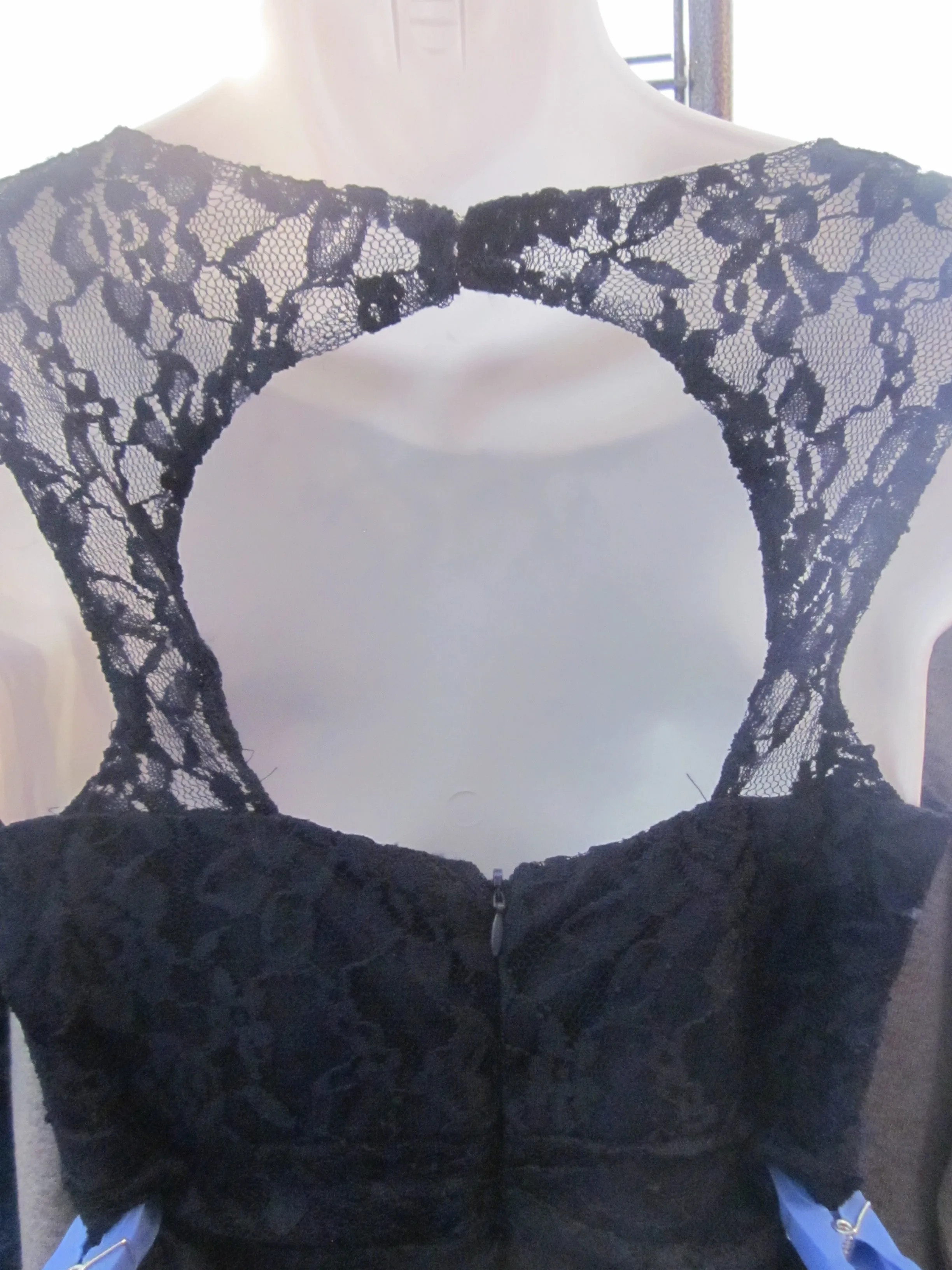 Short Lace Sweetheart & Open Back Dress Size 8 Style B770
